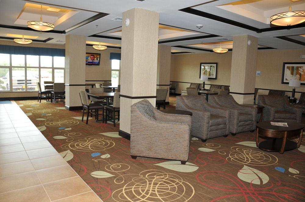 Holiday Inn Express & Suites Clinton By Ihg Exterior photo