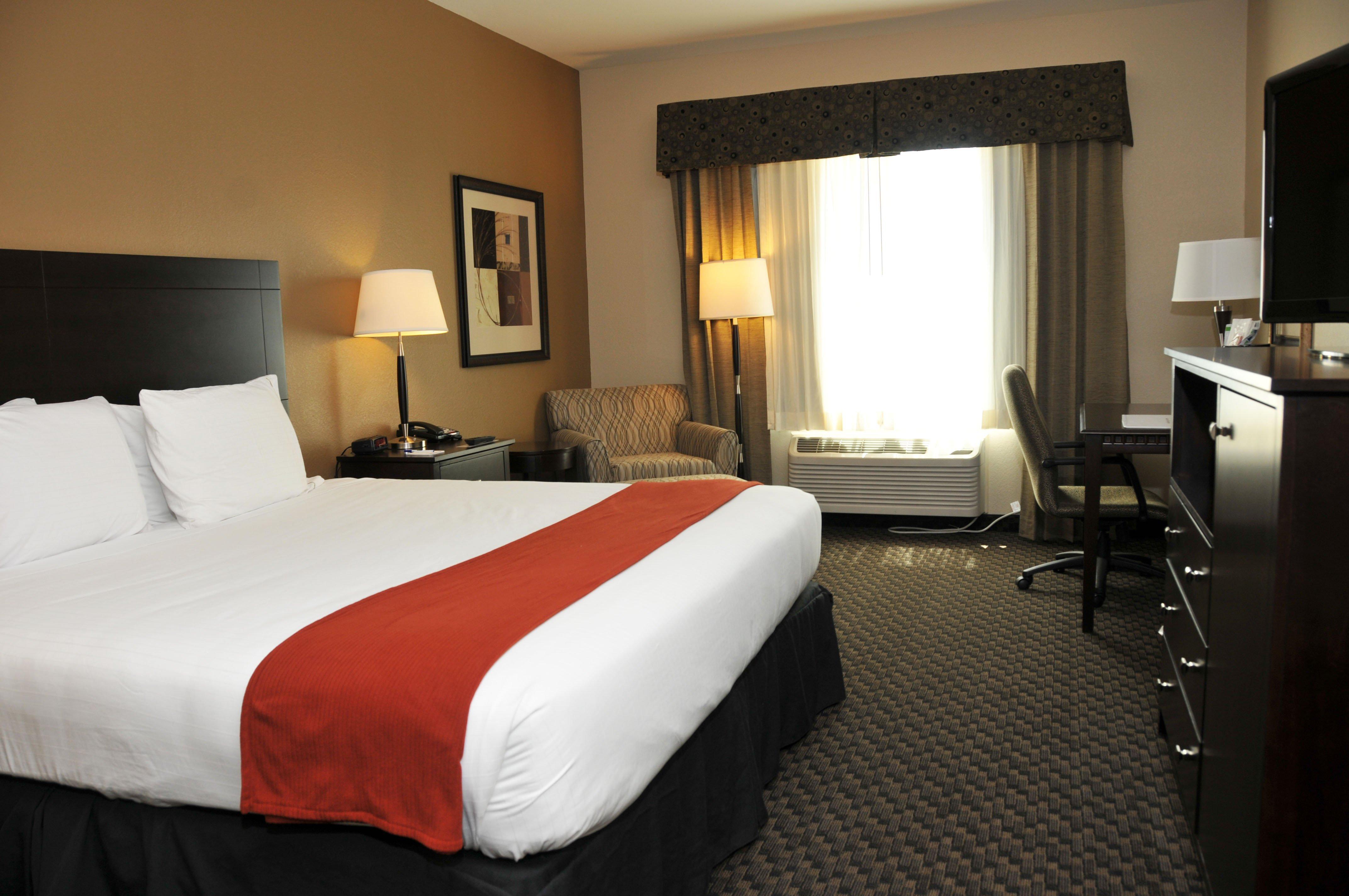 Holiday Inn Express & Suites Clinton By Ihg Exterior photo