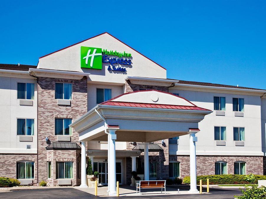 Holiday Inn Express & Suites Clinton By Ihg Exterior photo