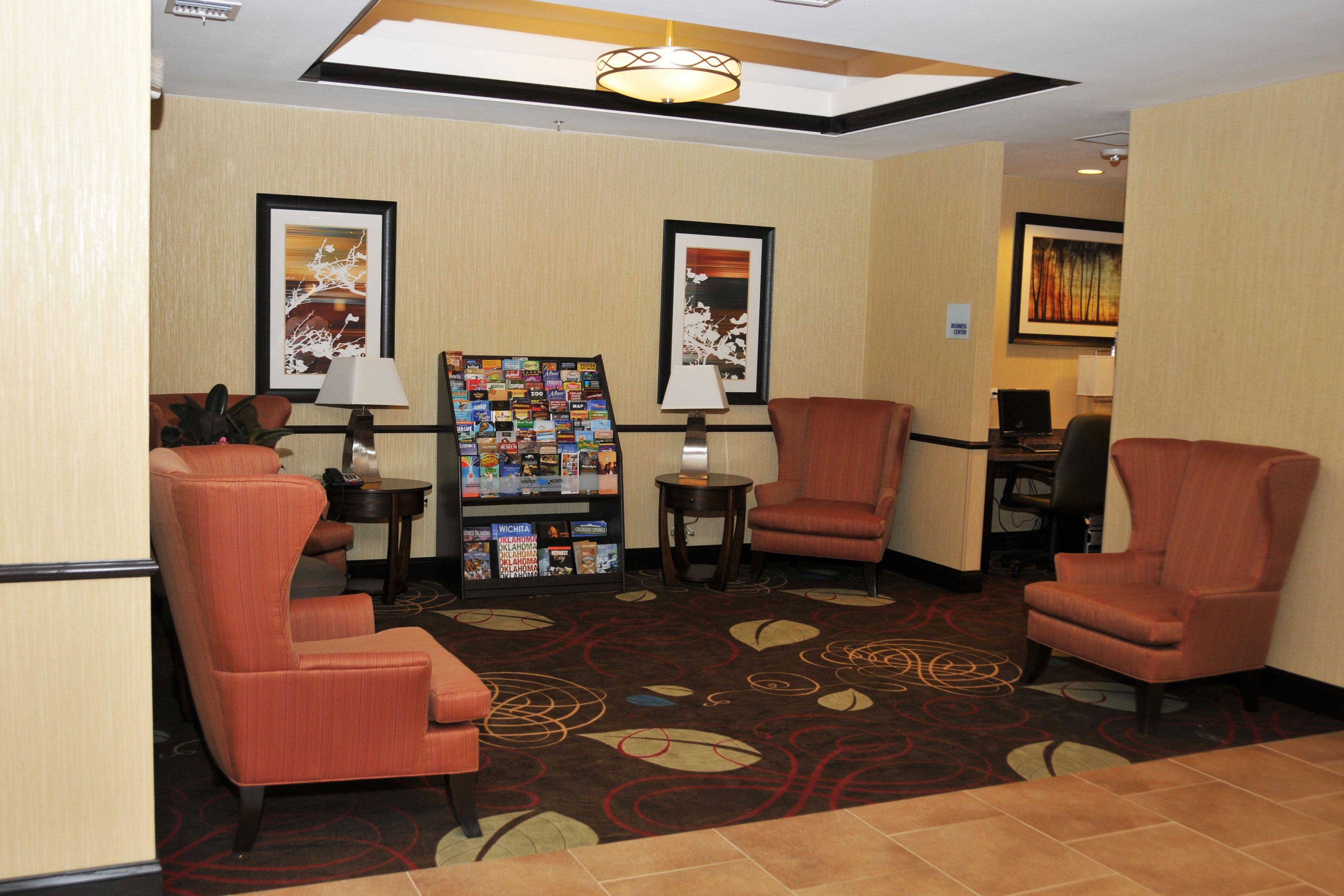 Holiday Inn Express & Suites Clinton By Ihg Exterior photo