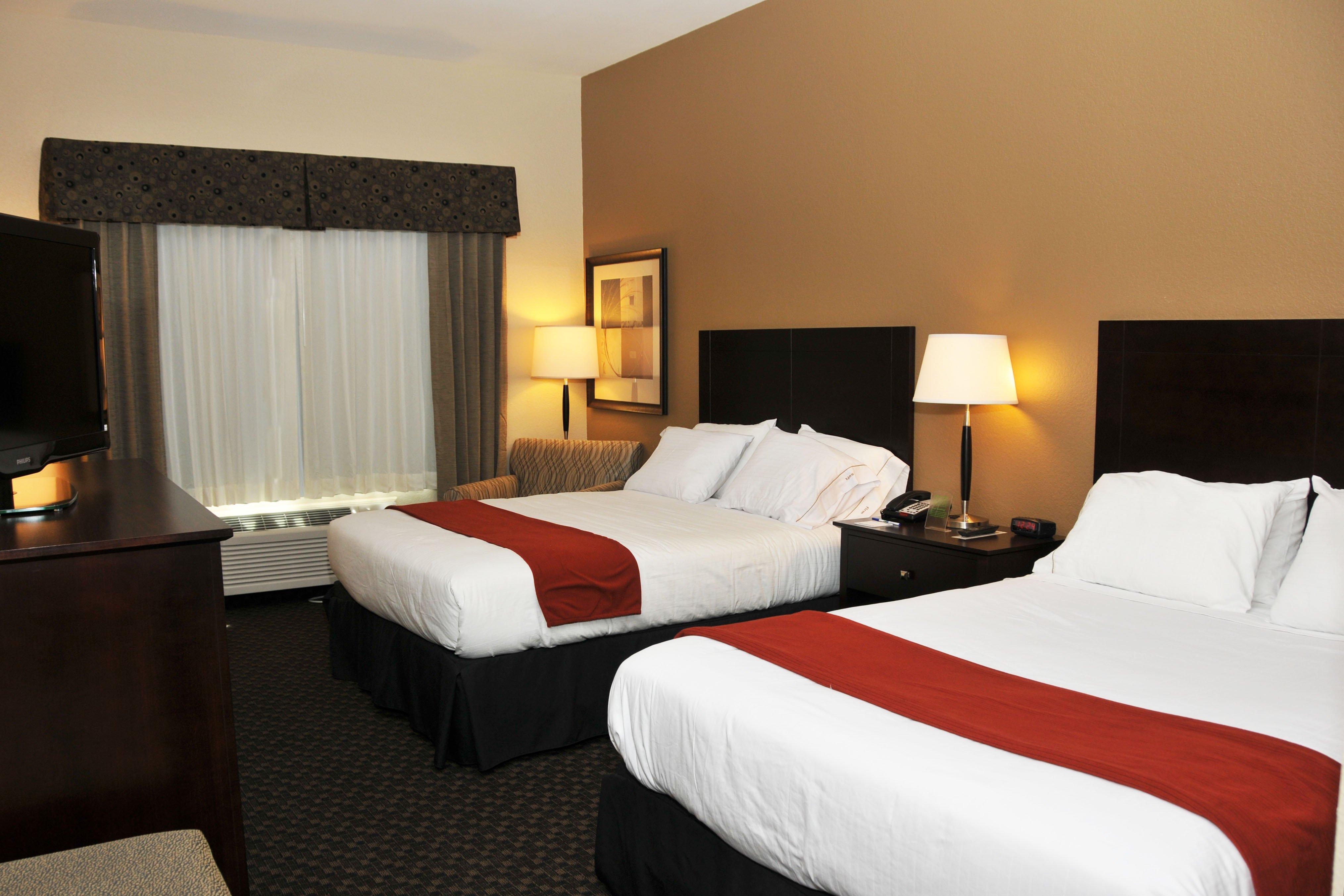 Holiday Inn Express & Suites Clinton By Ihg Exterior photo