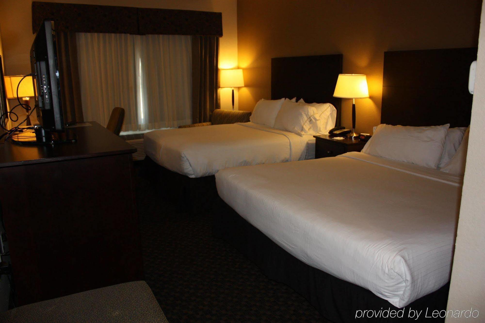 Holiday Inn Express & Suites Clinton By Ihg Exterior photo