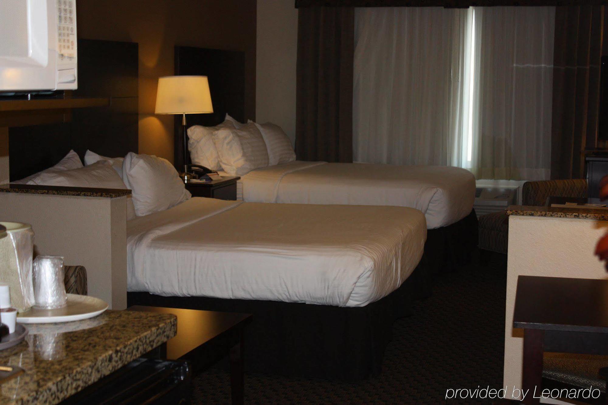 Holiday Inn Express & Suites Clinton By Ihg Exterior photo